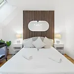 Paid Parking Garage I Fast Wifi I 3 Min Walk To Metro