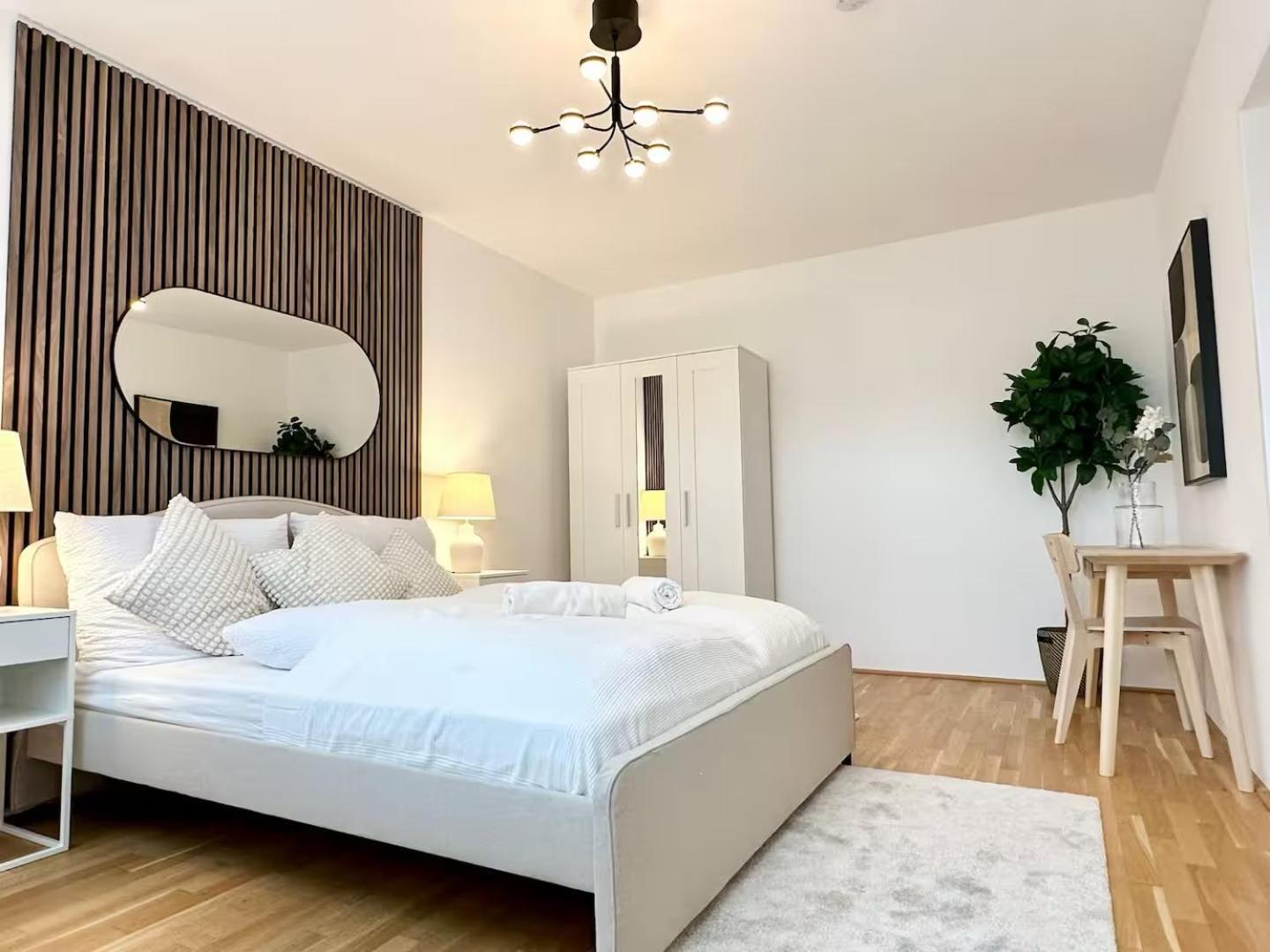 Apartment Paid Parking Garage I Fast Wifi I 3 Min Walk To Metro *