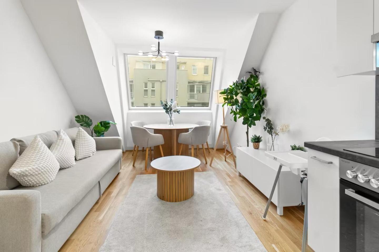 Paid Parking Garage I Fast Wifi I 3 Min Walk To Metro