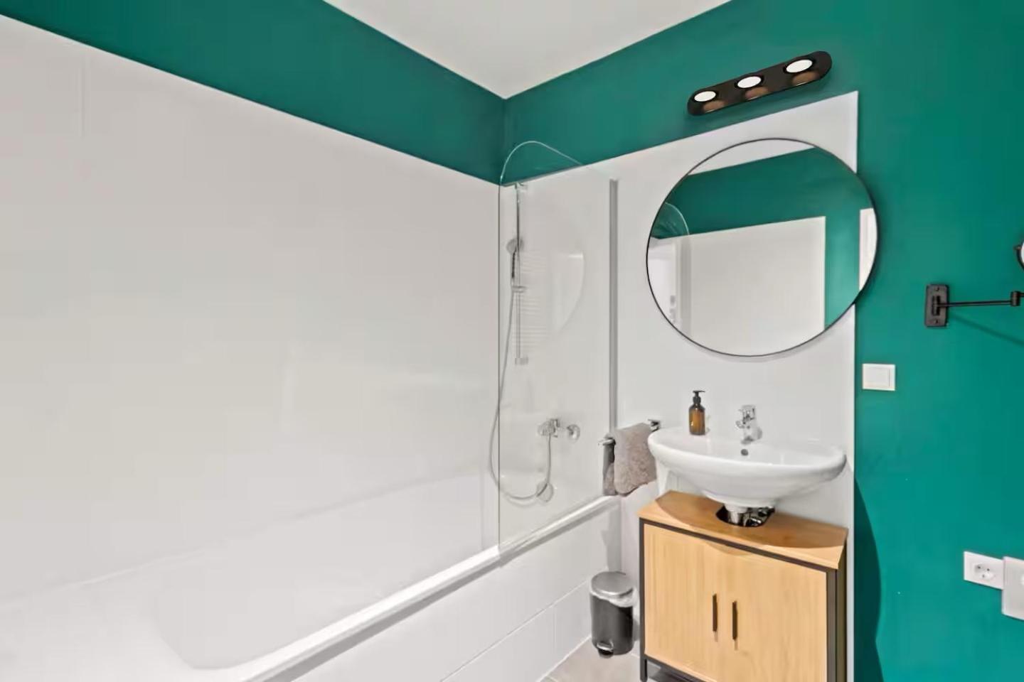 Paid Parking Garage I Fast Wifi I 3 Min Walk To Metro Apartment Wien