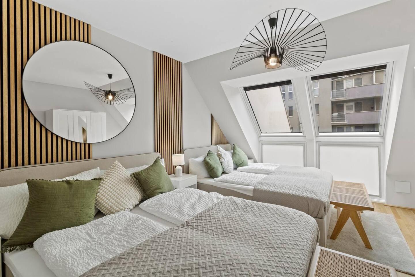 Paid Parking Garage I Fast Wifi I 3 Min Walk To Metro Apartment Wien